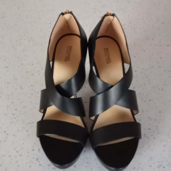 Michael Kors Elena Platform black leather shoe - Picture 7 of 8